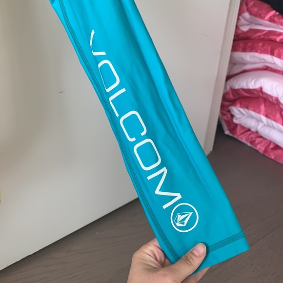 Volcom Simply Solid Surf Bodysuit Spring Suit in Blue, Yellow, and Pink Size XS - Picture 3 of 7